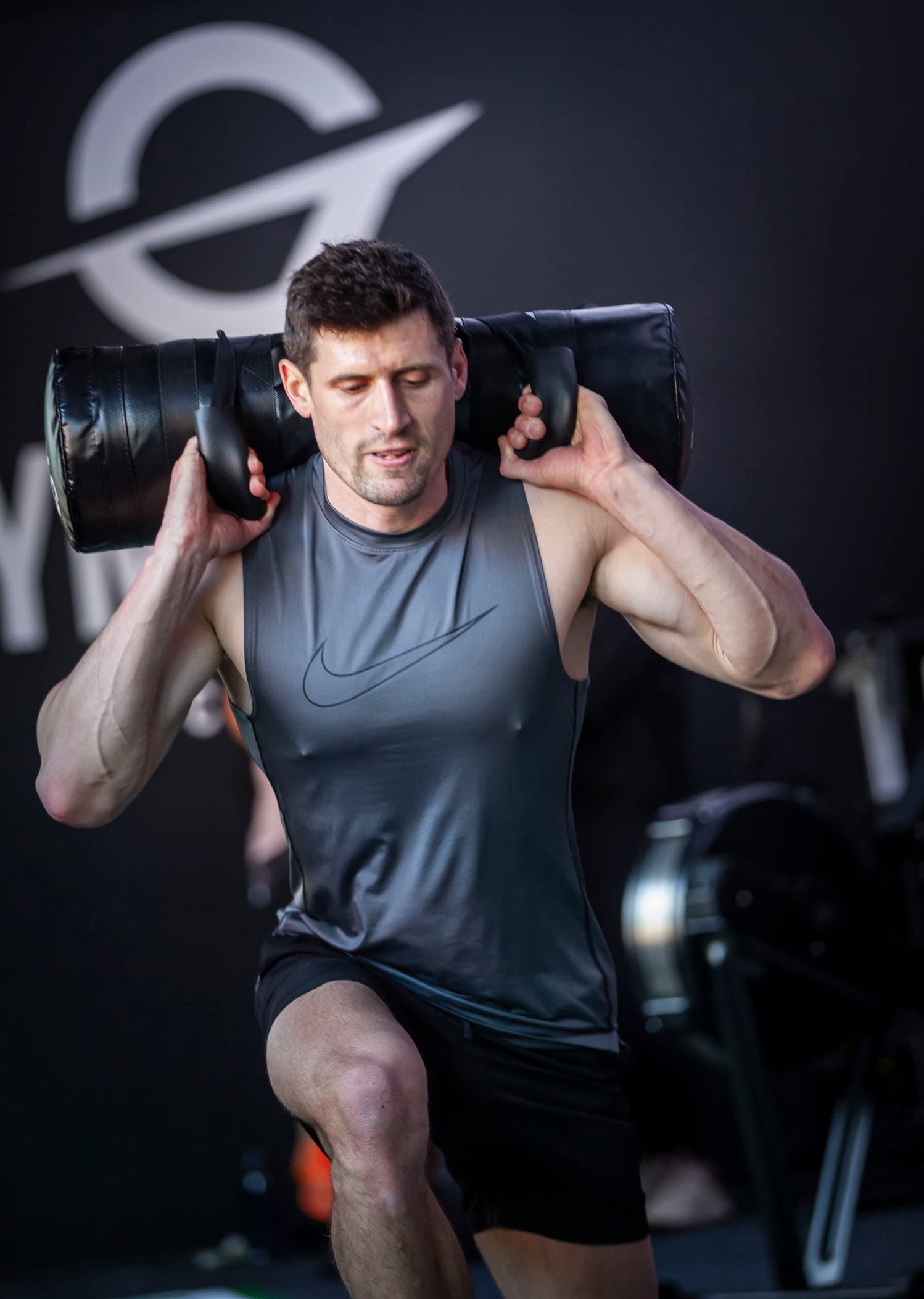 A man doing lunges in the gym